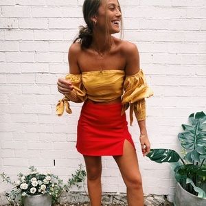 Off the shoulder puff tie sleeve crop top